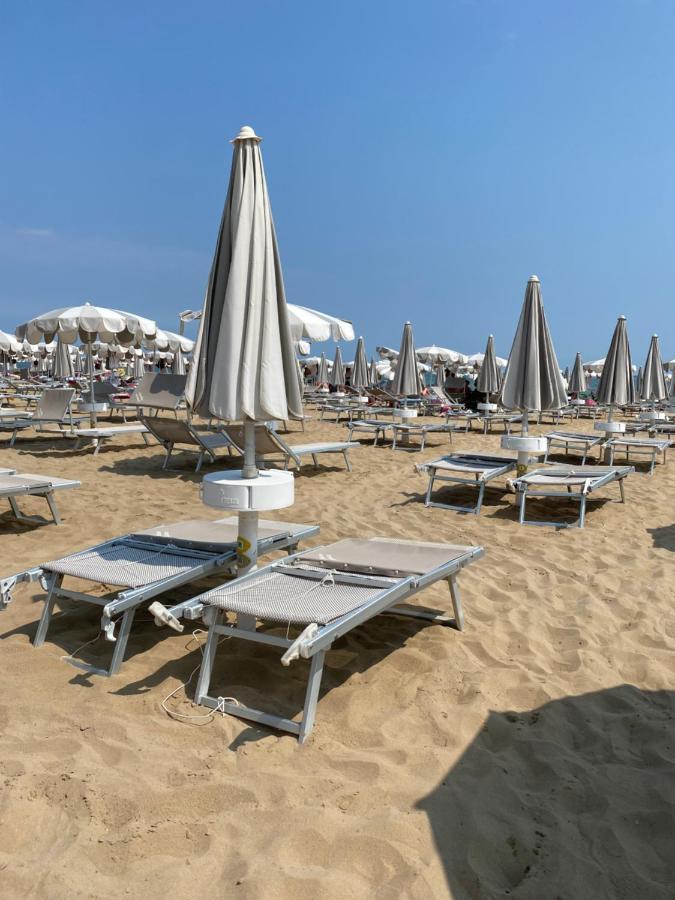 Hotel Ivana Lido di Jesolo Exterior foto